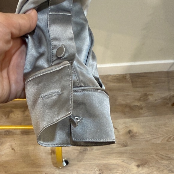 Silk Laundry Relaxed Blazer in slate or hazelnut sandwashed silk. - Picture 5 of 9